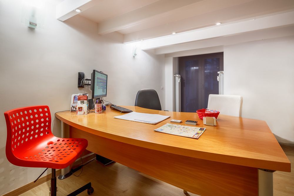 Nearhome Smart Suites Guest House Рим Екстериор снимка